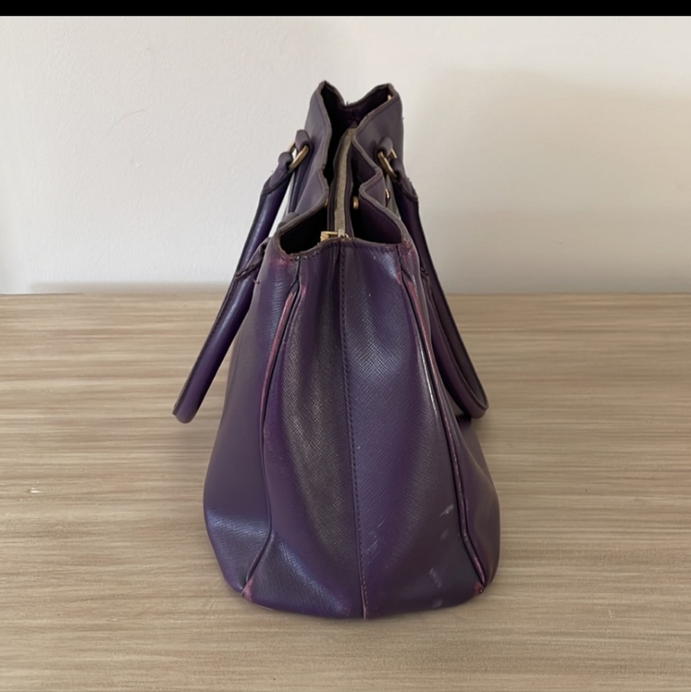 😁😁GIFTED😁😁 Designer PRADA SAFFIANO Leather Lux Tote - Picture 4 of 13